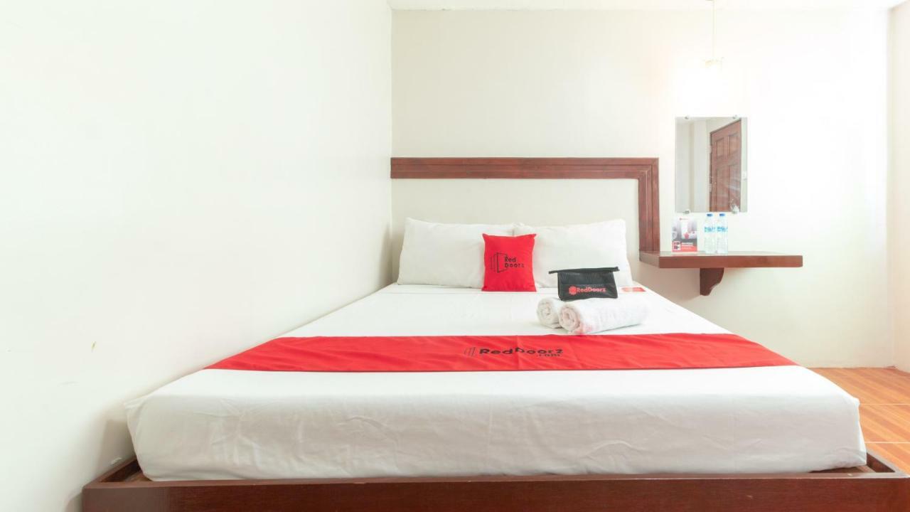 เรดดอร์ซ แอท ปาเตอร์โน สตรีท ตักโลบัน Hotel ตาโคลบัน ภายนอก รูปภาพ