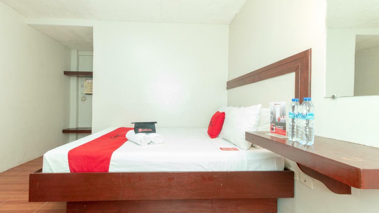 เรดดอร์ซ แอท ปาเตอร์โน สตรีท ตักโลบัน Hotel ตาโคลบัน ภายนอก รูปภาพ