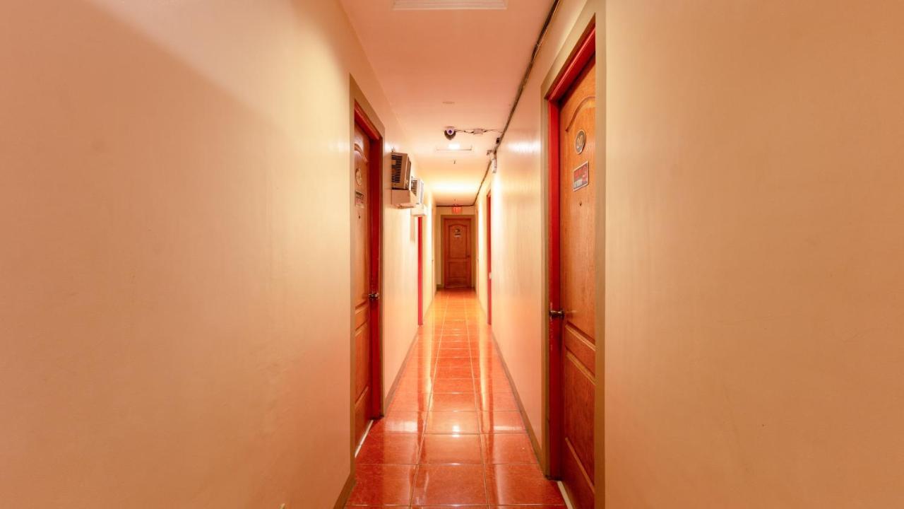 เรดดอร์ซ แอท ปาเตอร์โน สตรีท ตักโลบัน Hotel ตาโคลบัน ภายนอก รูปภาพ